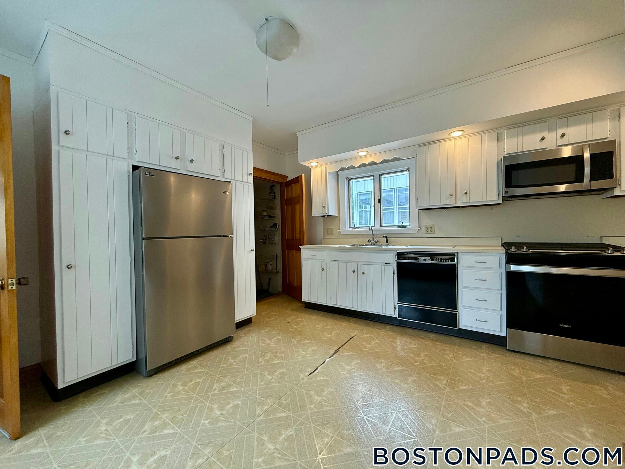 Building Photo - 80 Curtis St