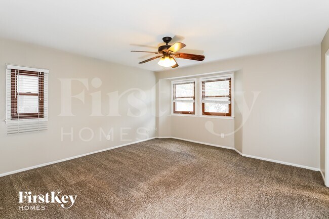 Building Photo - 5813 NW Aspen Ln