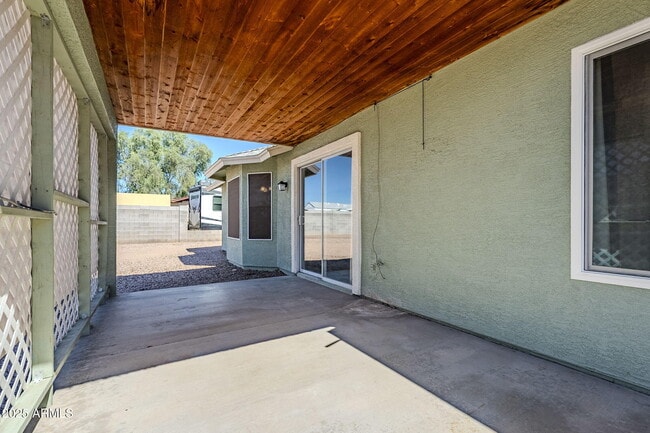 Building Photo - 678 S Silver Dr