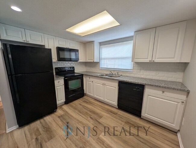 Building Photo - 1203 Maybury Dr