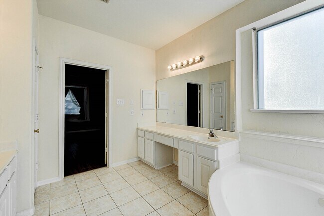 Building Photo - 8918 Cade Dr