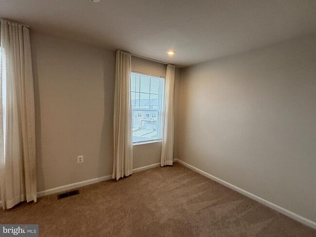 Building Photo - 24 Anthem St