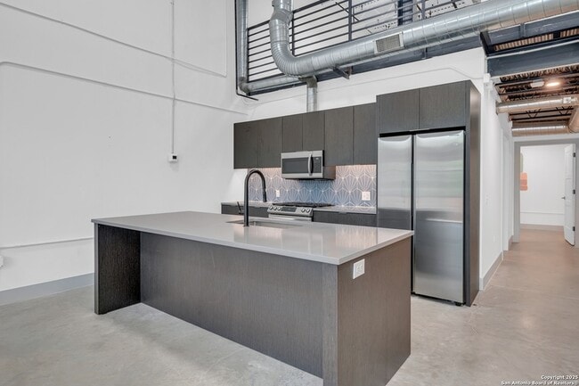 Building Photo - 215 Coca-Cola Pl