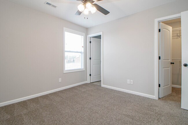 Building Photo - 1115 Hillwood Dr