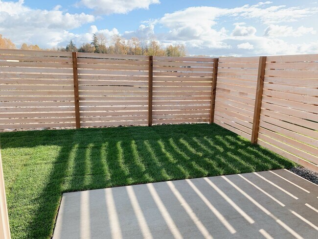 Building Photo - Lease Takeover Available NOW! Sunny 3 bdrm, 2.5 bath in Cordata Neighborhood