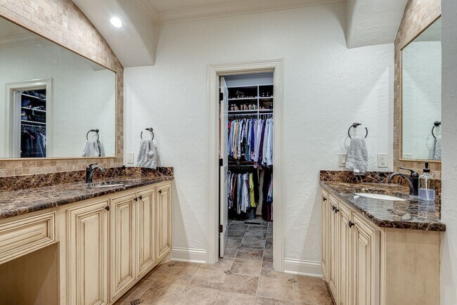 Building Photo - 5101 Heathrow Blvd