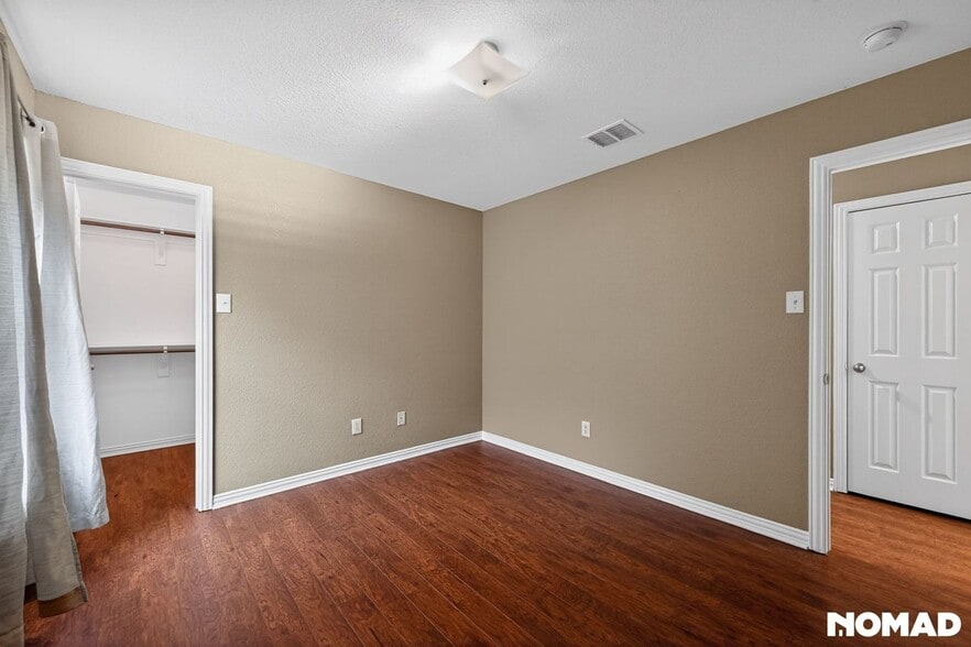 Building Photo - 409 Lois Ln