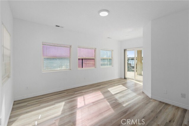 Building Photo - 18075 Lakeview Dr