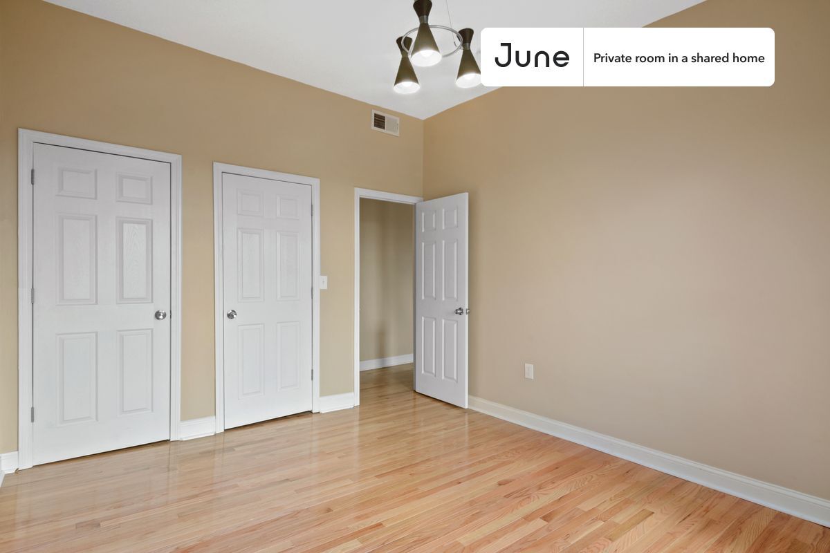 Building Photo - Room in Shared 4 bed/1 bath home