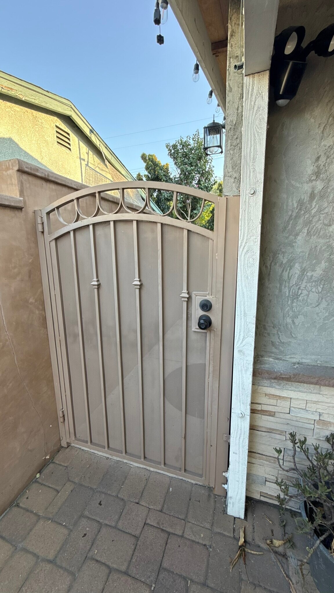 Building Photo - 15916 Binney St