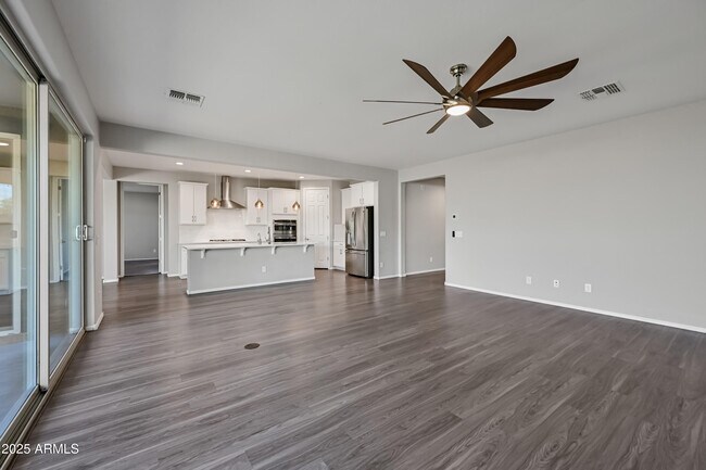 Building Photo - 16075 W Laurel Ln