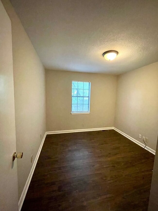 Building Photo - 00401