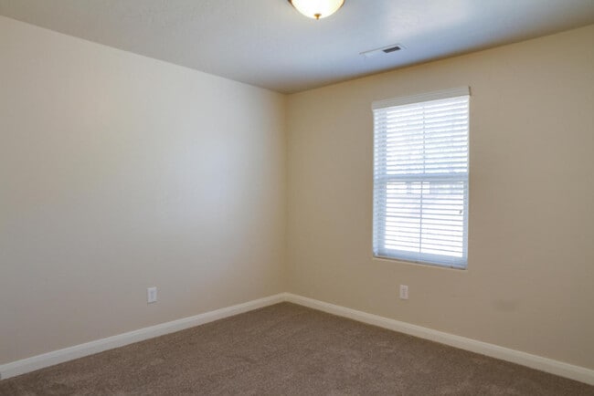 Building Photo - Beautiful Desert Hills Beauty!  Casitas at Hidden Valley! Price Reduced!