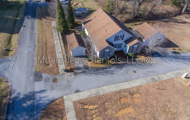 Building Photo - Turnabout Lane Duplex