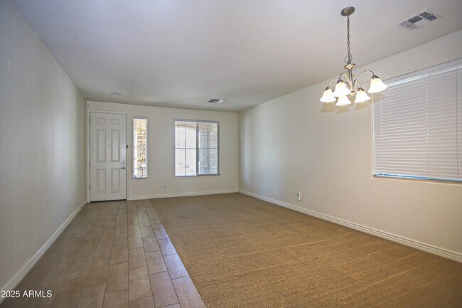 Building Photo - 1087 E Ibis St