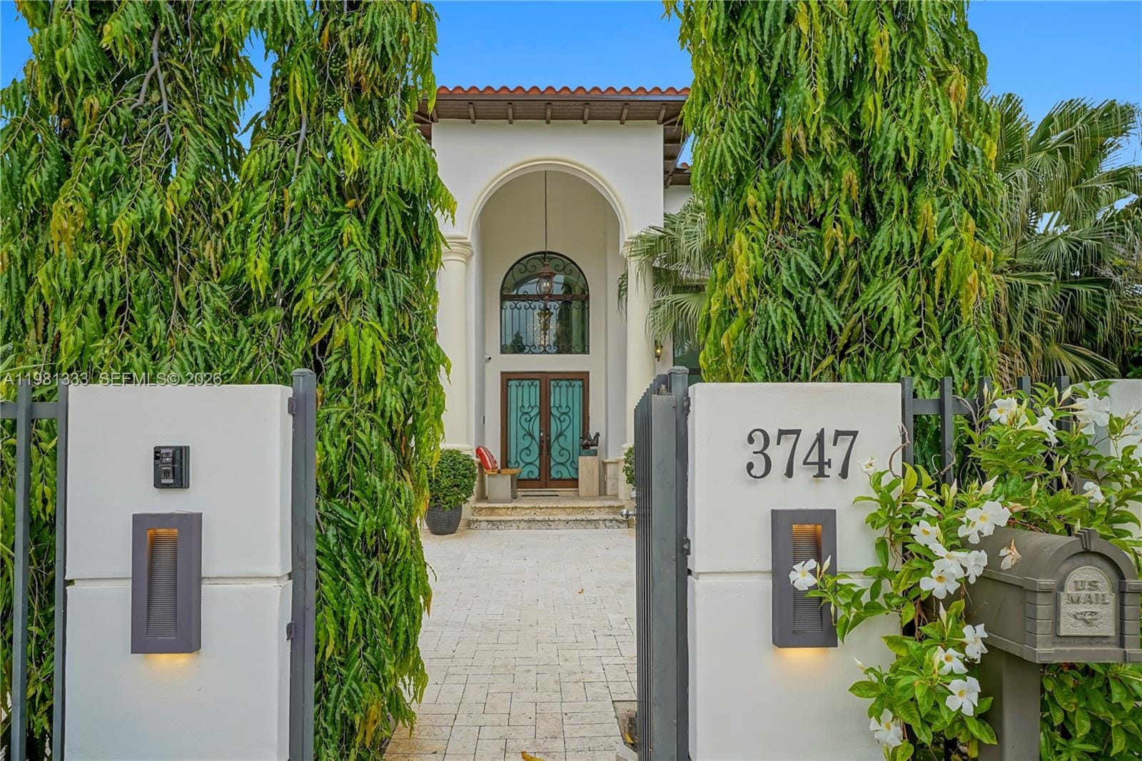 Building Photo - 3747 Prairie Ave