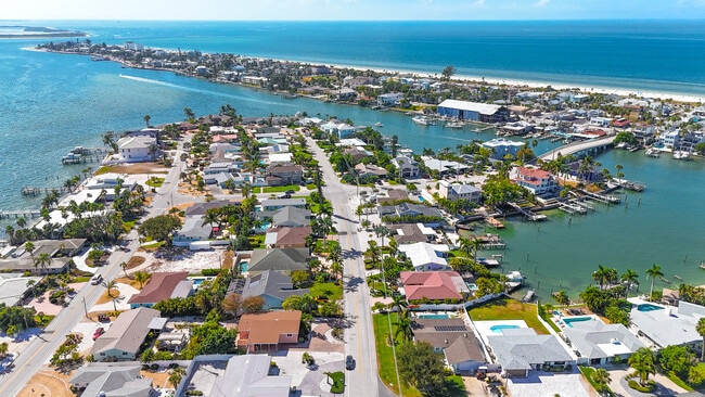 Building Photo - 2173 W Vina Del Mar Blvd