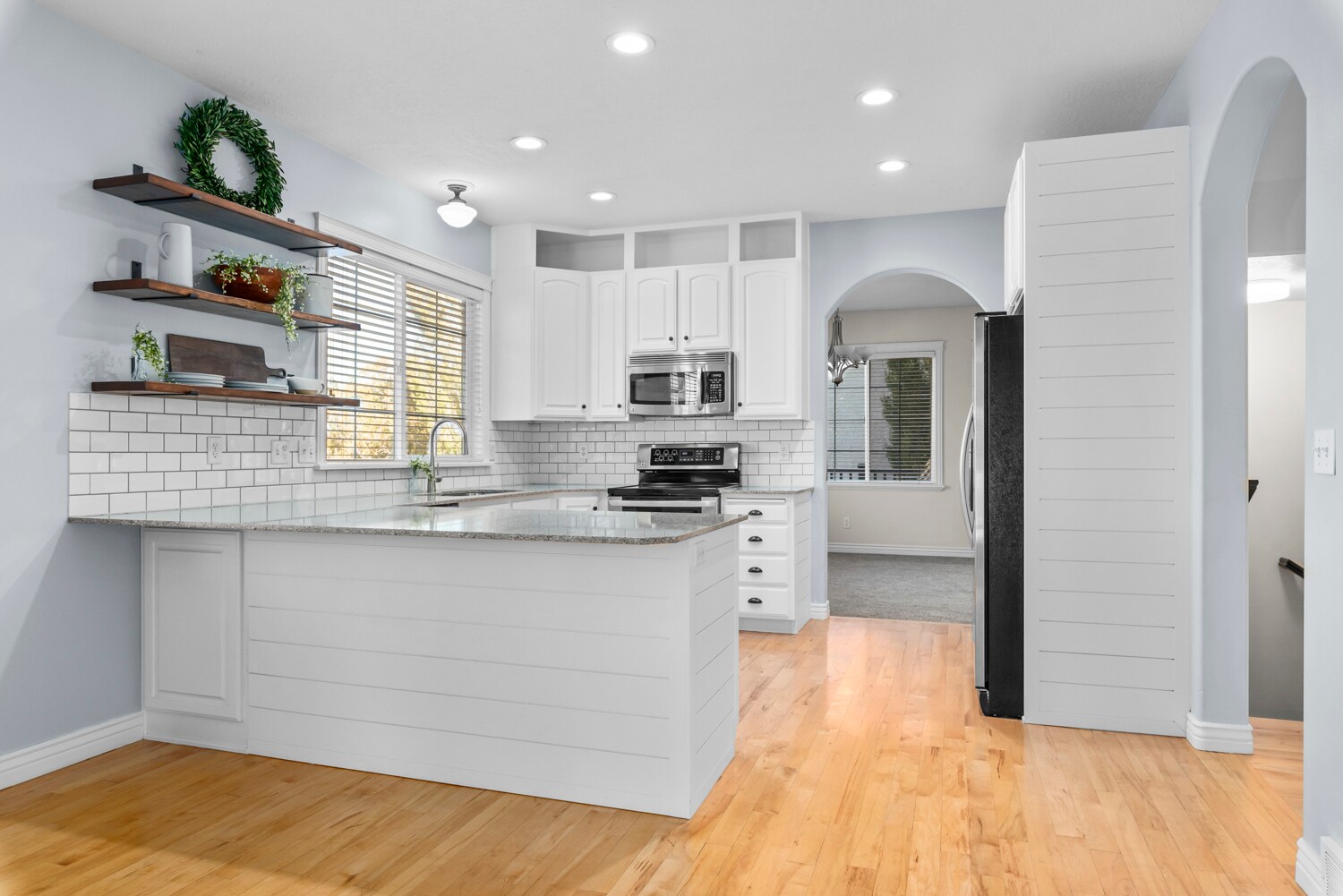 Kitchen - 1807 Skyline Dr
