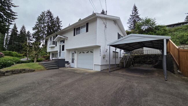 Building Photo - 4402 Thomson Ave