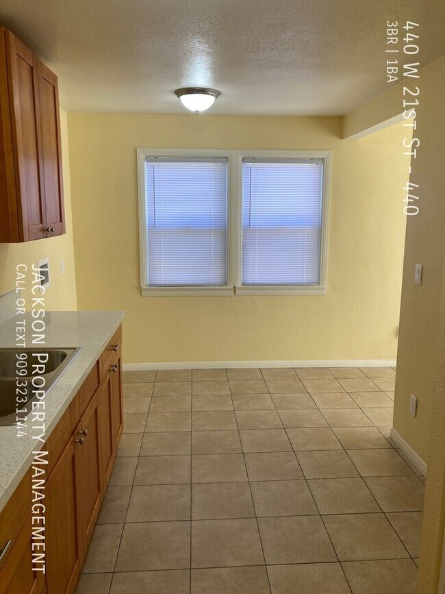 Building Photo - 440 W 21st St