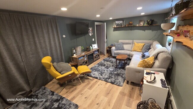 Building Photo - Spacious 4BR  in Saint Paul | 2 Full Baths - VIDEO TOUR
