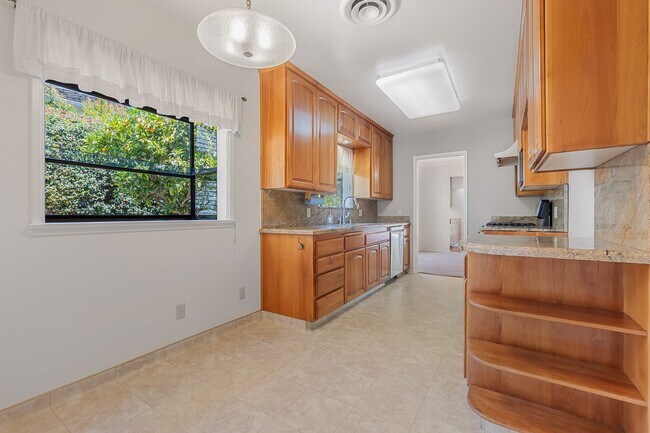 Building Photo - 4020 Vía Picaposte