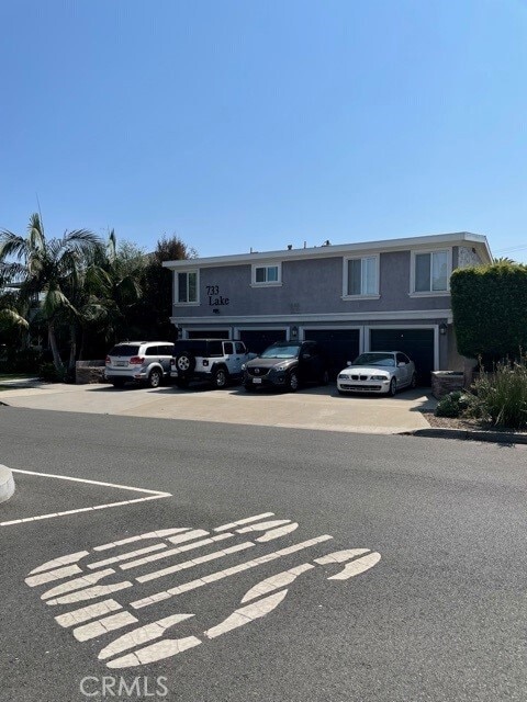 Building Photo - 733 Lake St