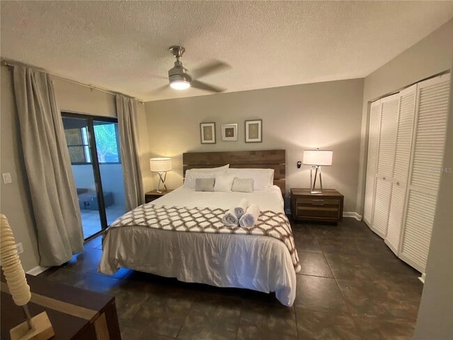 Building Photo - 2587 Cyprus Dr