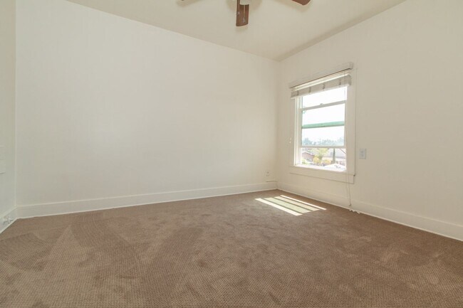 Building Photo - 2 Bedroom 1 Bath + Loft Apartment - One Bl...