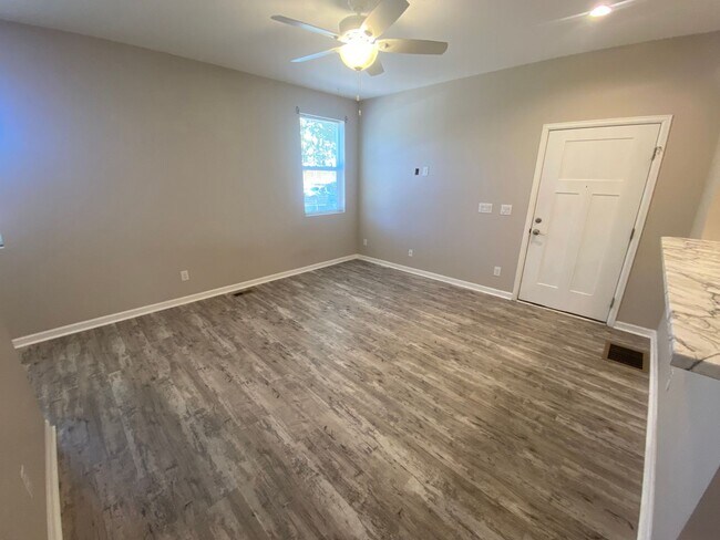 Building Photo - Spacious Englewood Home