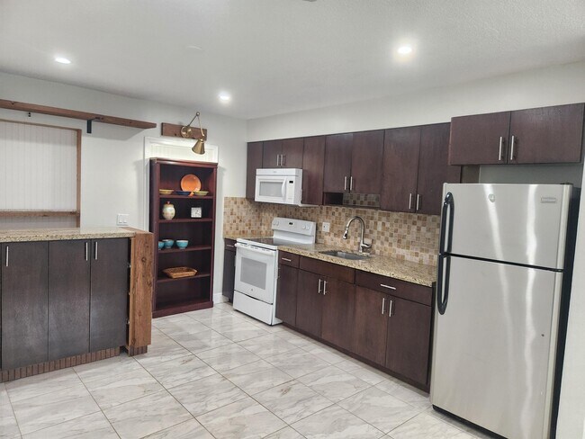 Building Photo - 452 Martin Ave