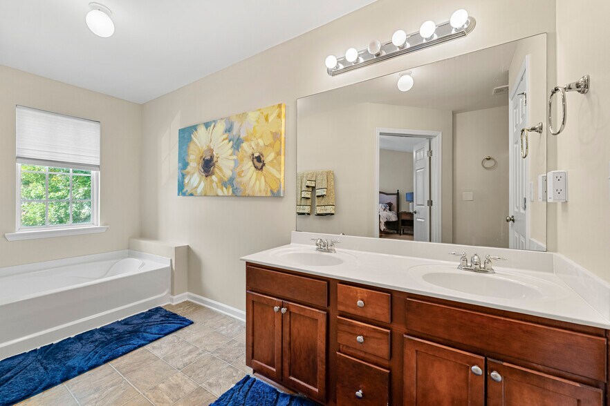 Building Photo - 940 Pierce Brennen Dr