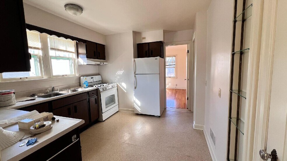 Building Photo - 3123 Atwood Ave