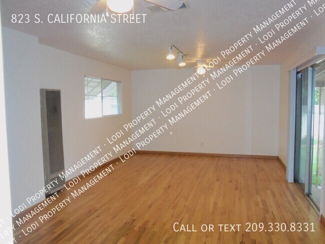Building Photo - 823 S California St