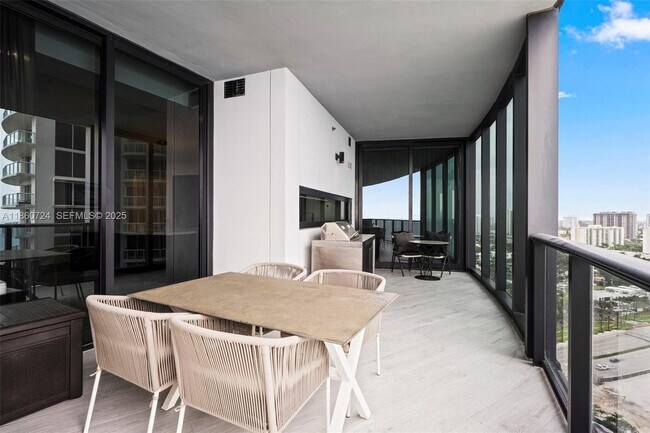 Building Photo - 18555 Collins Ave