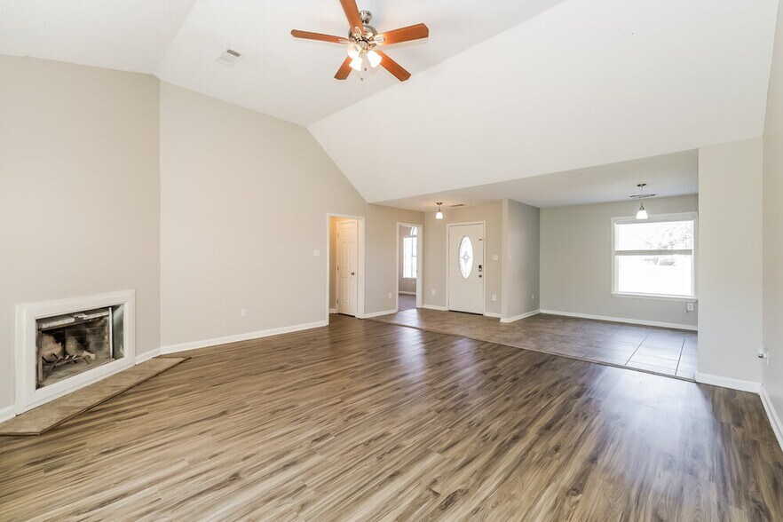 Building Photo - 3910 Pecanville Cove