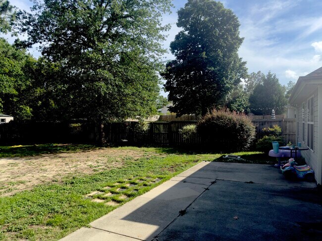 Building Photo - 2060 Lavender Ln
