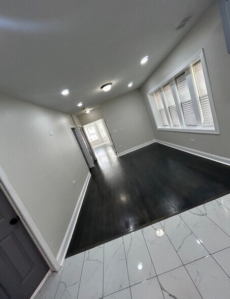 Building Photo - 7730 S Cornell Ave