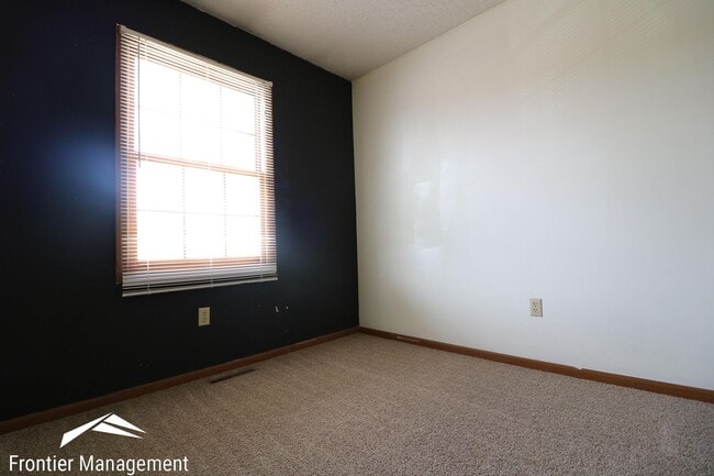 Building Photo - 2528 Candlecrest Cir