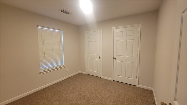 Building Photo - 10420 Royal Tricia Dr