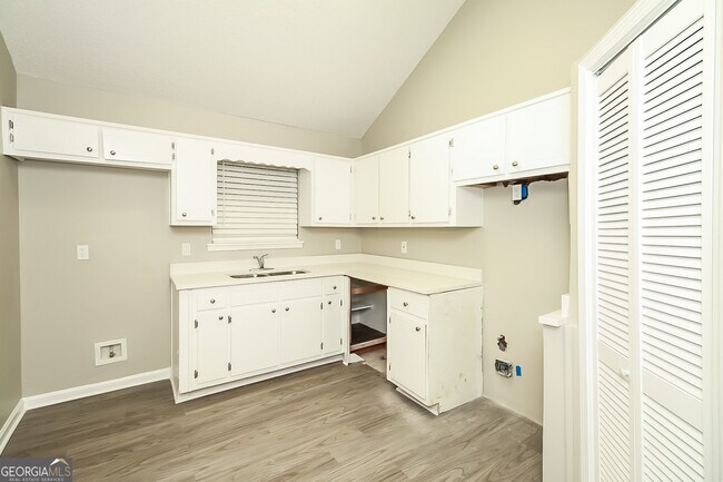 Building Photo - 6745 Buckhurst Trail