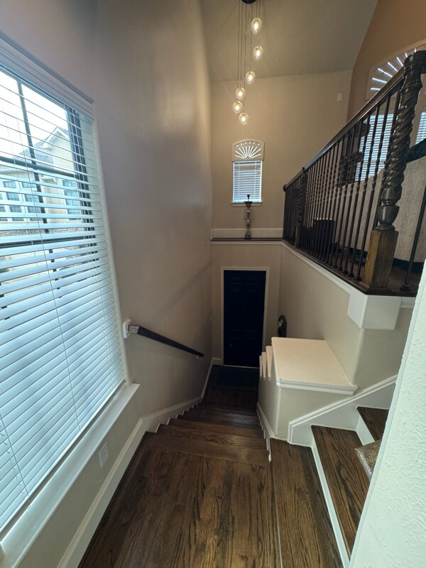 Building Photo - 1387 Studer St