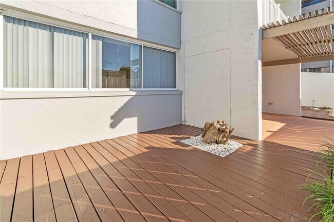 Building Photo - 500 Treasure Island Causeway