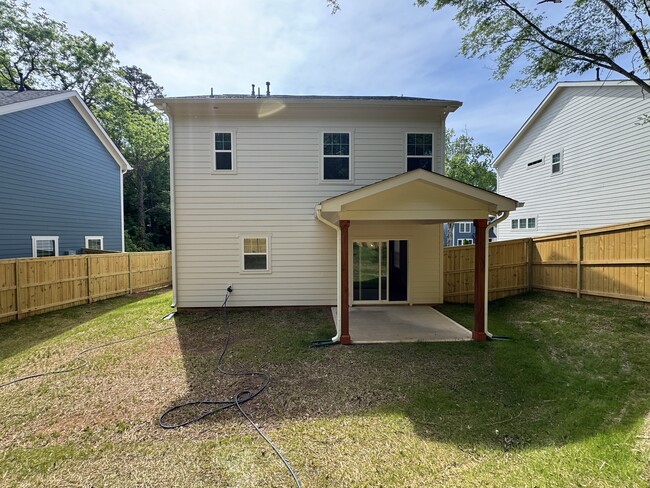 Building Photo - 1001 Fairground St