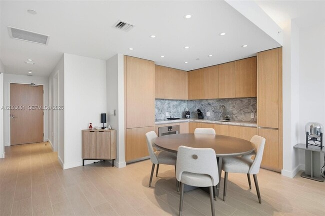 Building Photo - 500 Alton Rd