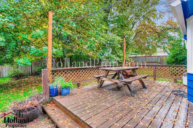 Building Photo - Spacious 3-Bedroom Hillsboro Home with Spa...