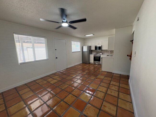 Building Photo - 817 S Melody Ln