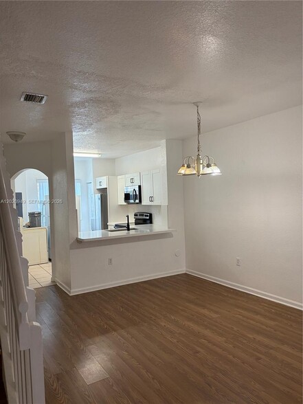 Building Photo - 8835 S Isles Cir