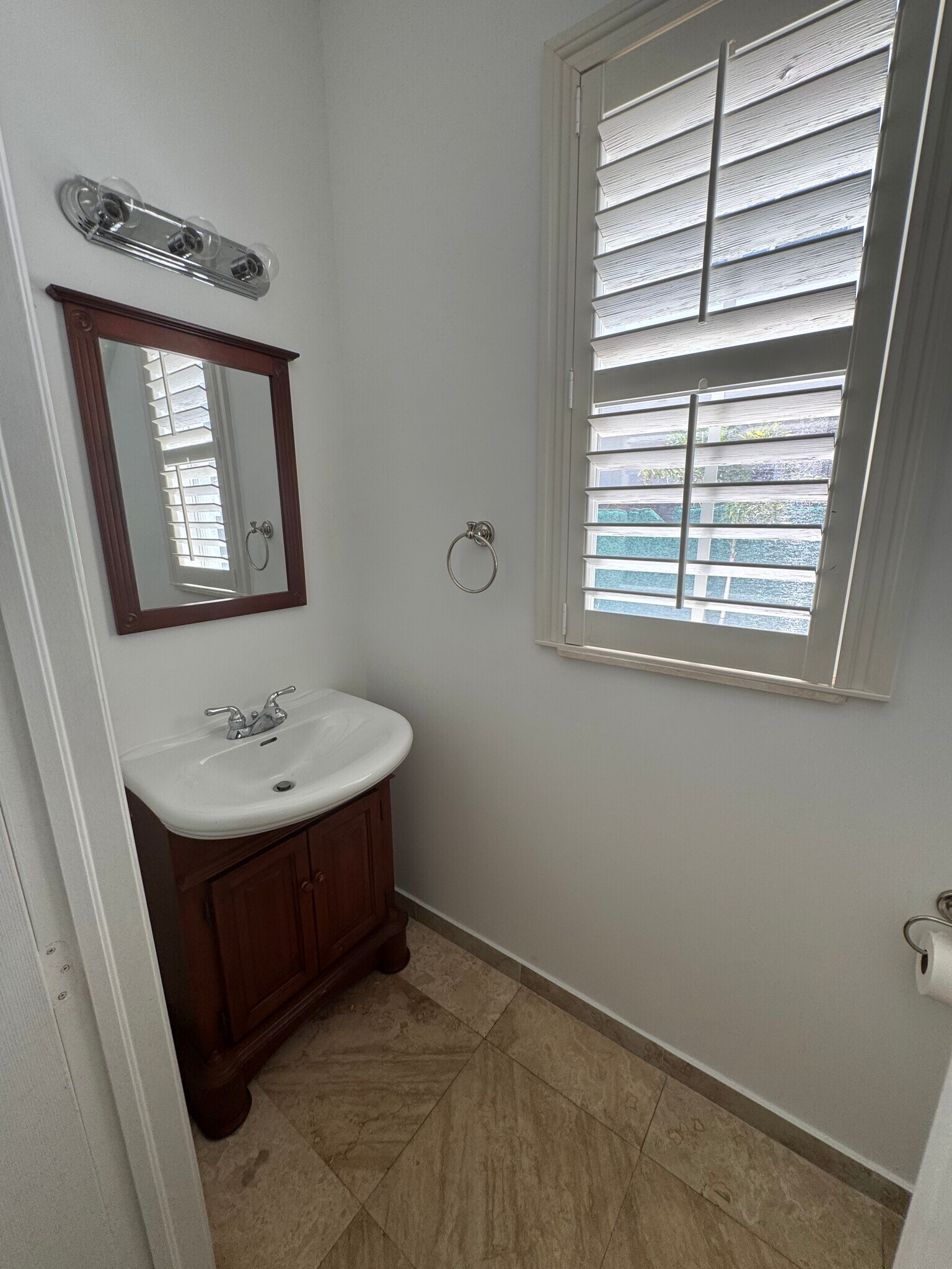 Building Photo - 2515 NE 18th St