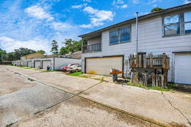 Building Photo - 5747 Easthampton Dr
